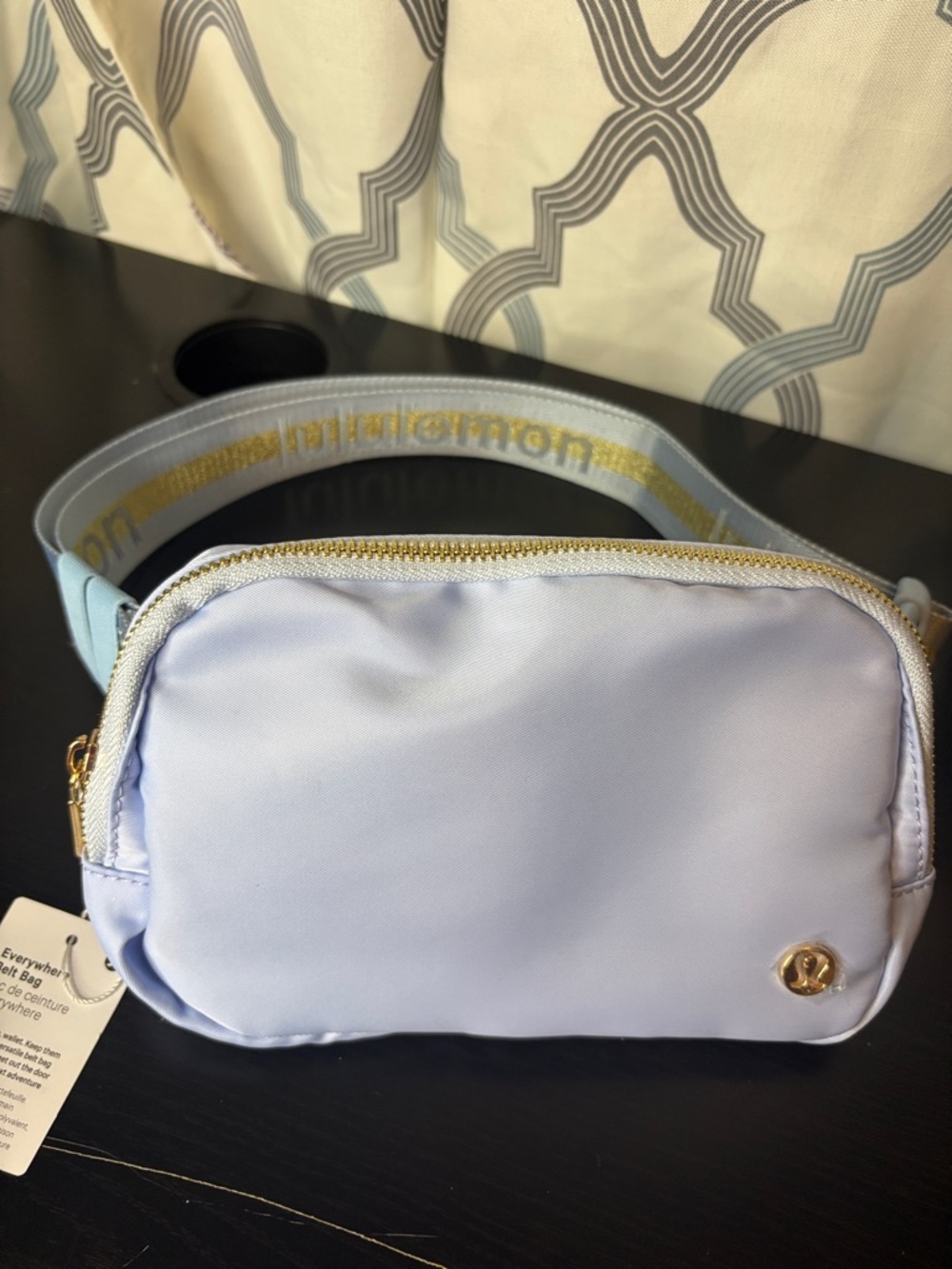 lululemon athletica Light Blue Everywhere Belt Bag - Picture 4 of 11